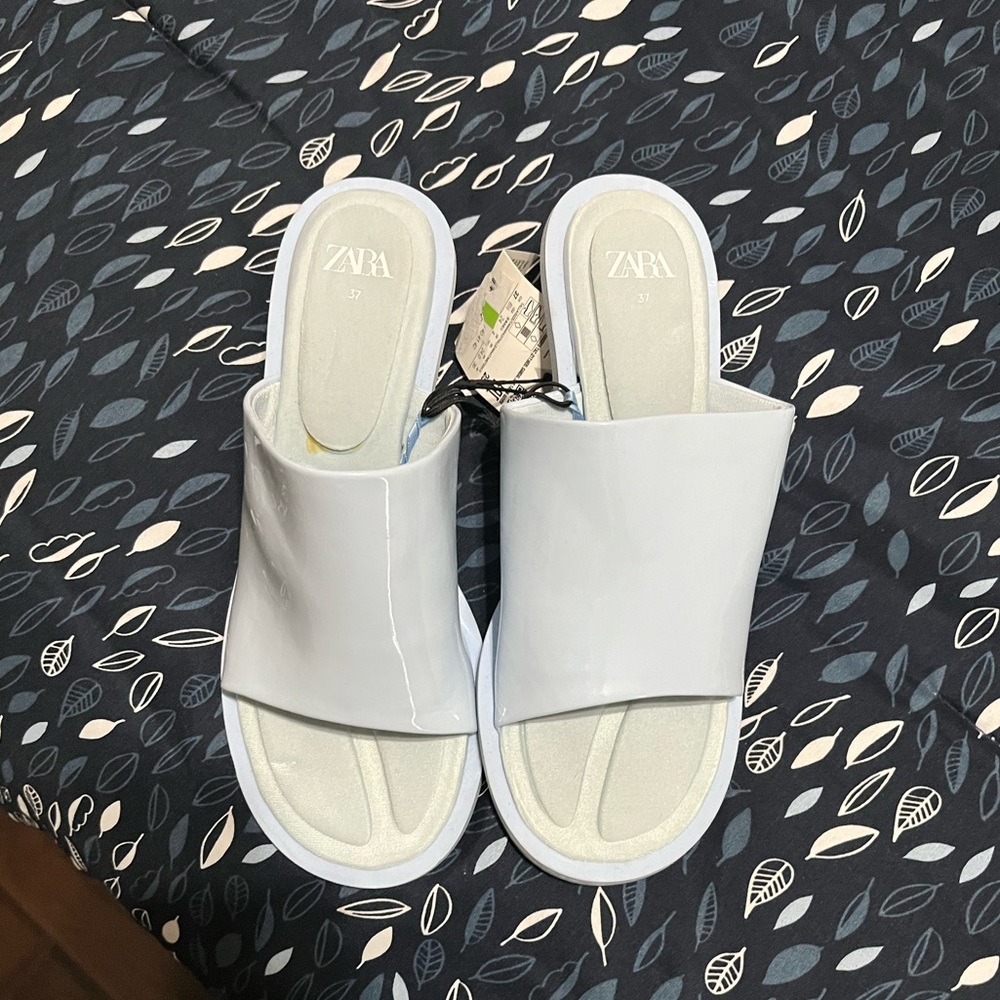 NWT Zara pale blue sandal